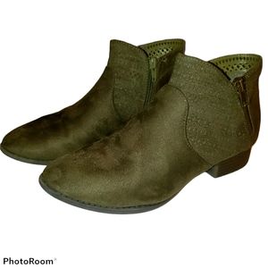 Women's ankle booties side zippers with low chunky